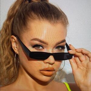 Elegant Black Rectangular Sunglasses